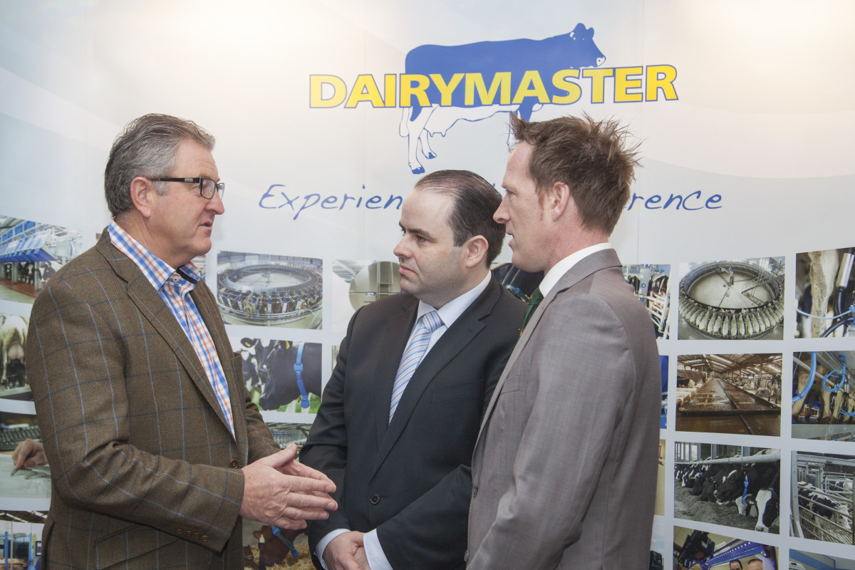 Roger Mercer, Chairperson Nuffield International in conversation with Dr Edmond Harty, CEO, Dairymaster and Bill O'Keeffe, Chairperson, Nuffield Ireland
