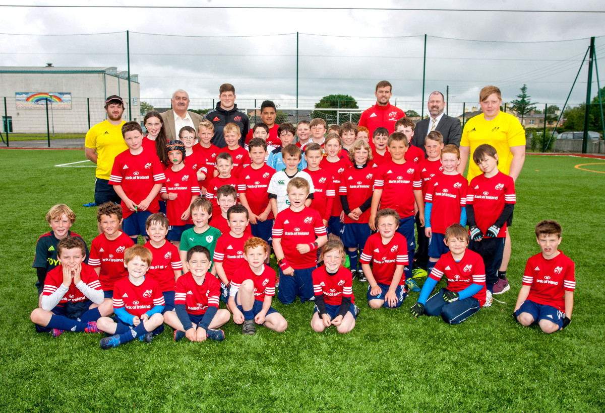 Munster Rugby players Dave Foley and Jack O’Donoghue with Cllr Bill Chambers and Tim Forde, General Manager of Active Kilrush Sports Complex, during a Kilrush RFC rugby summer camp at Active Kilrush Sports Complex in Kilrush Co Clare.Pic Arthur Ellis.