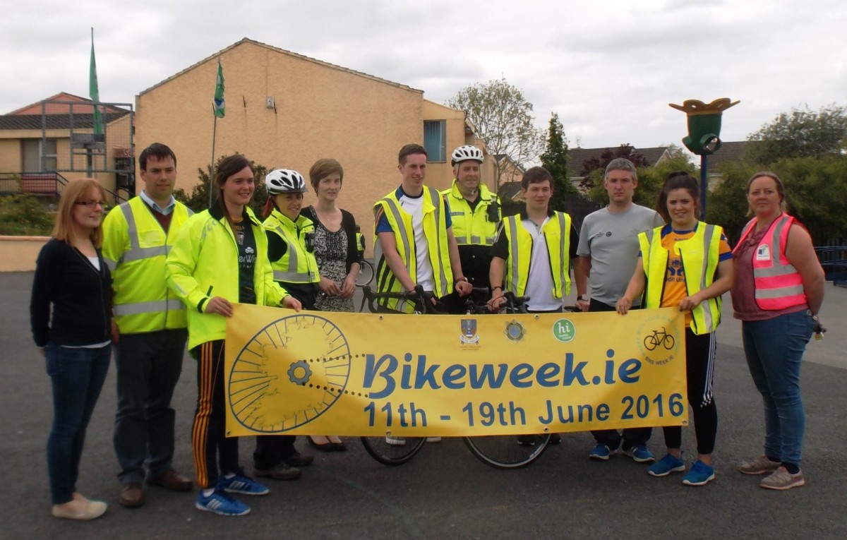 Pictured at the launch of Clare Bike Week 2016 at Scoil Chríost Rí in Cloughleigh (l-r) Michelle White (Active Schools Coordinator, Scoil Chríost Rí), Gerald Fogarty (Clare County Council), Chloe Morey; Sgt Sandra Heelan (An Garda Síochána),  Mary McMahon (HSE), Eoin Cleary, Garda Denis Collins (An Garda Síochána), David Reidy, James Murrihy (Clare Local Sports Partnership), Laurie Ryan and Roisin Ni Ghairbhith (An Taisce Green Schools officer)