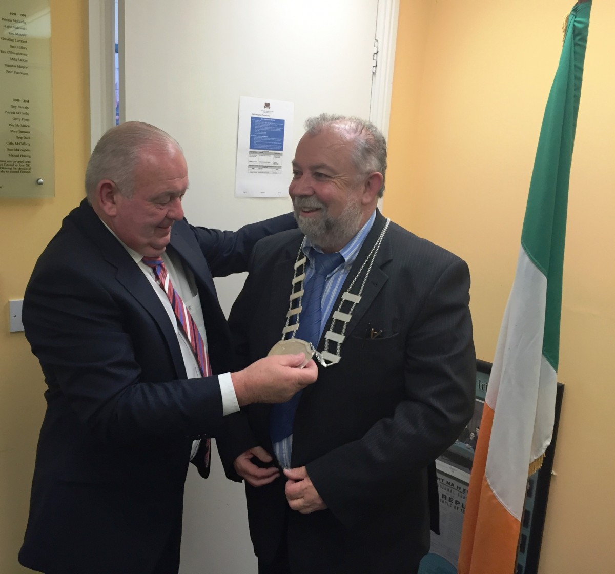 Newly elected Cathaoirleach of the Shannon Municipal District Cllr. John Crowe (right) is congratulated by outgoing Cathaoirleach Cllr. PJ Ryan. 