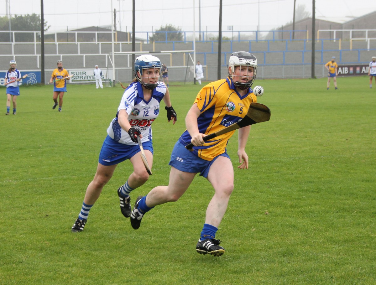 Emma O'Connell comes away with possession closely followed by Kate McMahon. Pic: Caroline O'Keeffe