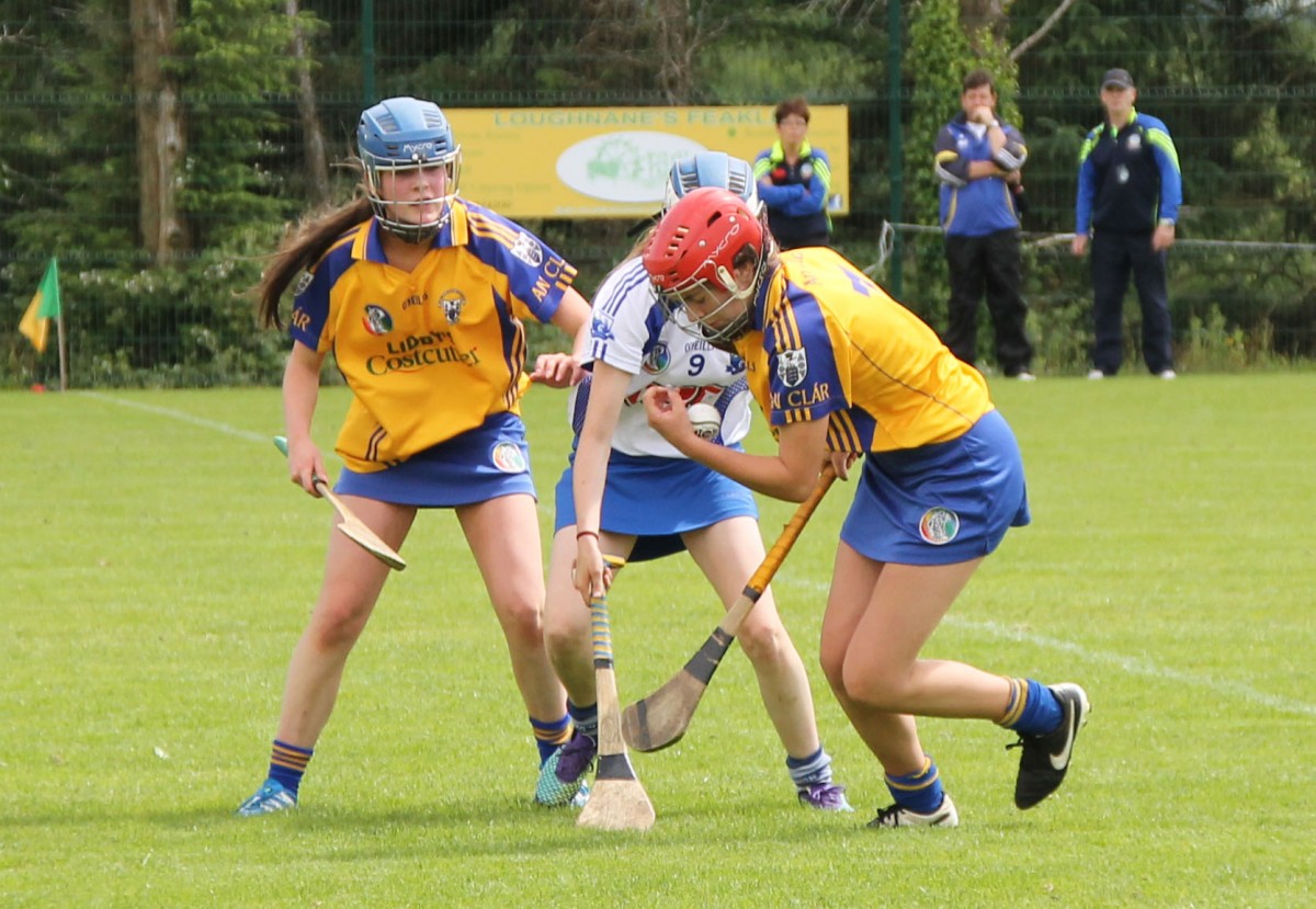 Susan Daly and Roisin Dunphy sandwich the ball. Pic: Caroline O'Keeffe