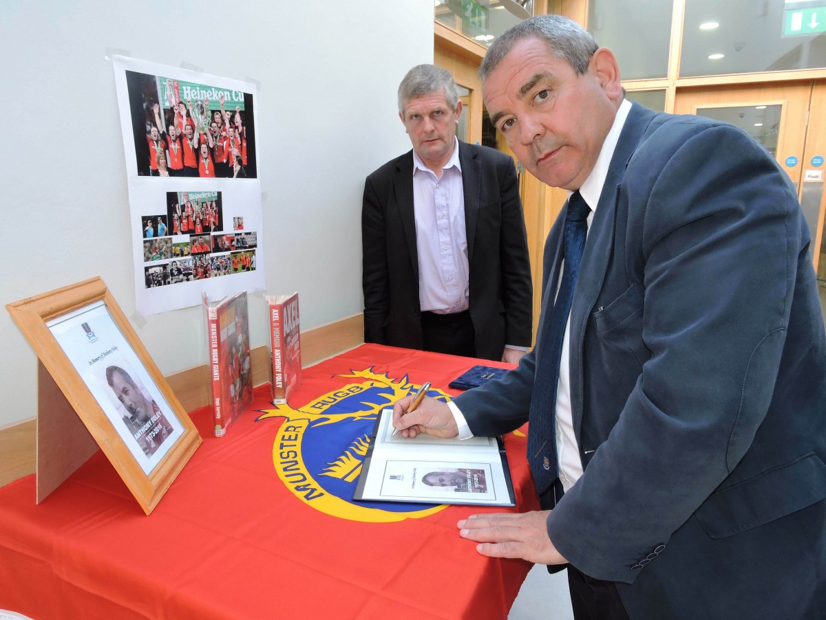 Cllrs Tony O'Brien & Joe Cooney sign the Book of Condolence in Scariff.