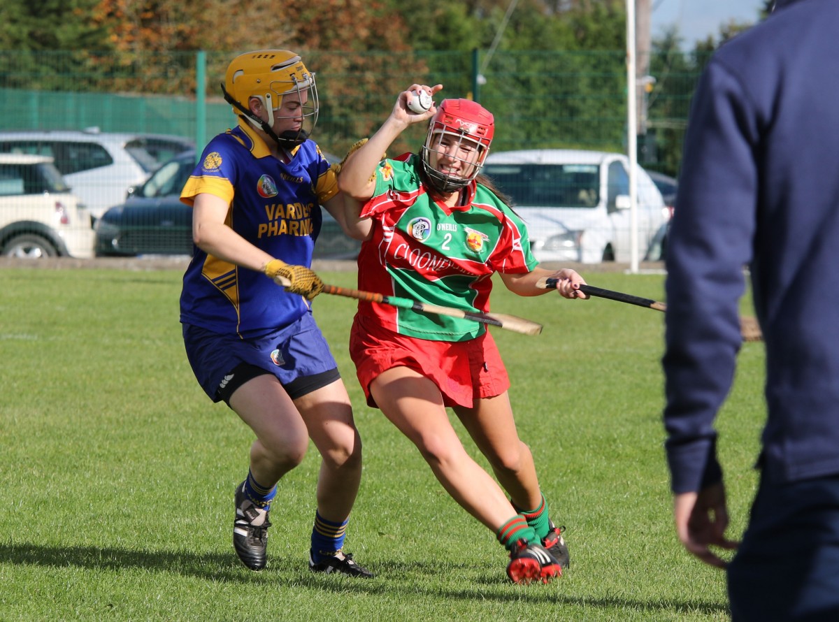 Jessica O'Neill under pressure from Rachel Kelleher. Pic: Caroline O'Keeffe