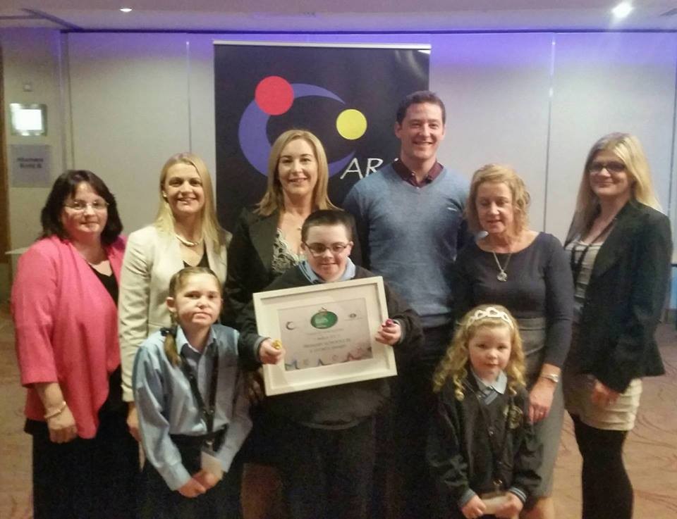 Joan Garry (parent), Carol Flannery (SNA), Mary Warren (Acting Principal), Cian Dillon (Acting Deputy Principal), Fionnuala Fitzpatrick (parent), Lynne McMahon (parent), Ciara Fitzpatrick, Conor Garry & Roisin McMahon (pupils) with the CARA award.