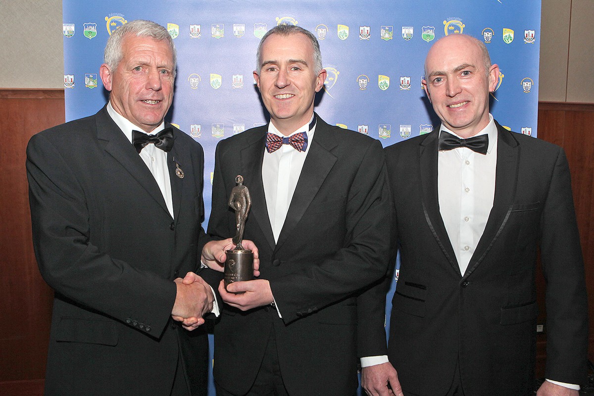 Pat Moylan (centre, Ballyea Club Chairman) and Robbie Hogan (right, Ballyea Senior Hurling Manager) accepting the Munster GAA Club of the Year Award from Munster GAA Chairman Jerry O’Sullivan at the 2016 Munster GAA Awards.