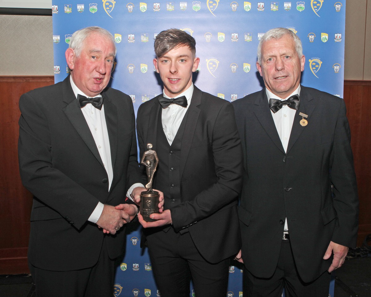 David Conroy accepting the Munster Intermediate Hurler of the Year Award from Munster GAA Treasurer Anthony Walsh at the 2016 Munster GAA Awards. Also in the photo are Munster GAA Chairman Jerry O’Sullivan (right). 