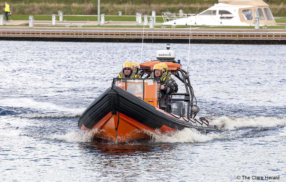 Two rescued after boat runs aground on Lough Derg