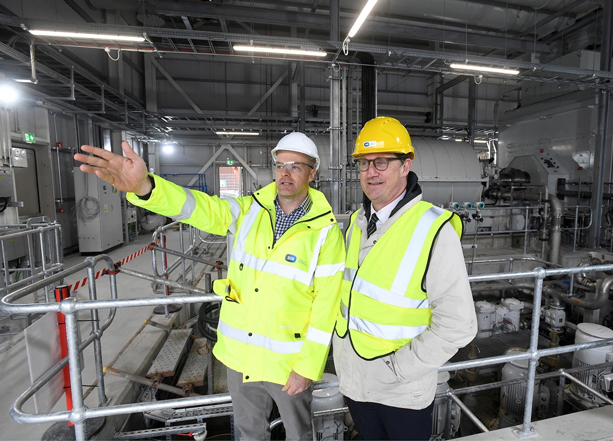 Minister visits Synchronous Compensator at Moneypoint