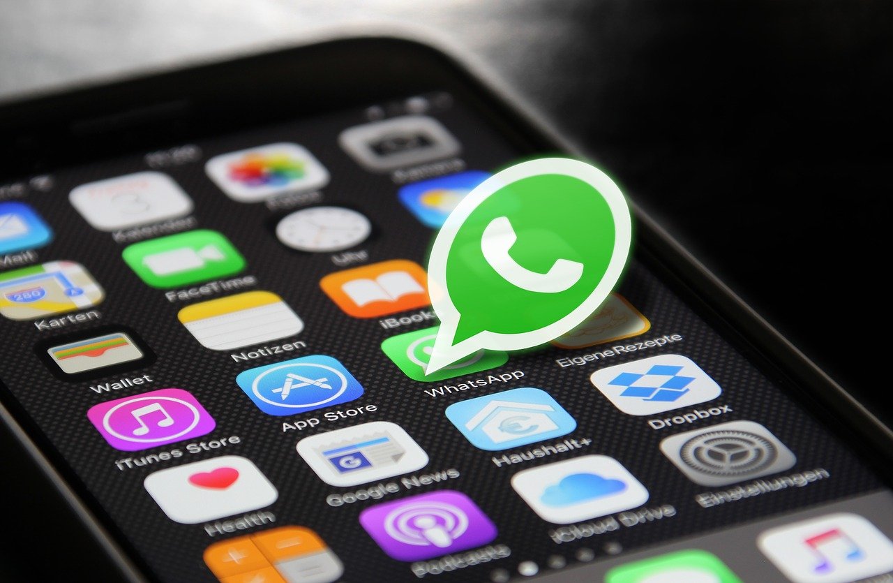 Gardaí warn public about WhatsApp scam