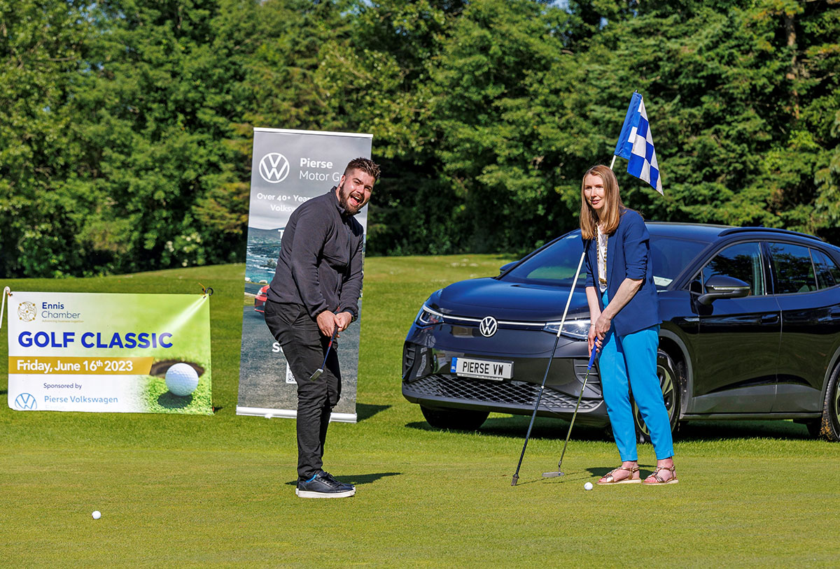 Ennis Chamber Gets Ready to Golf