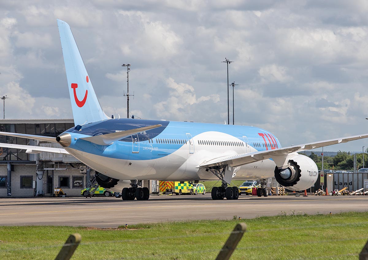 Holiday flight diverts to Shannon with ill passenger