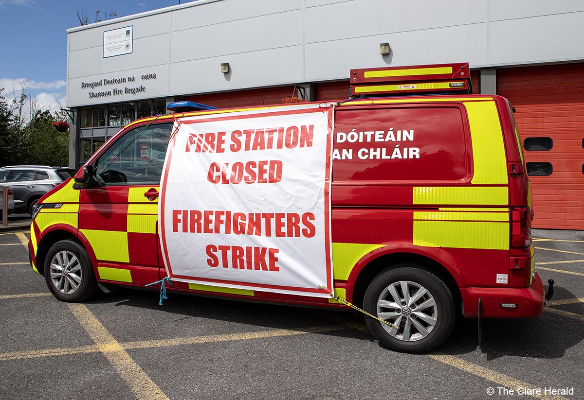 Firefighters seek urgent meeting on retainer increase 