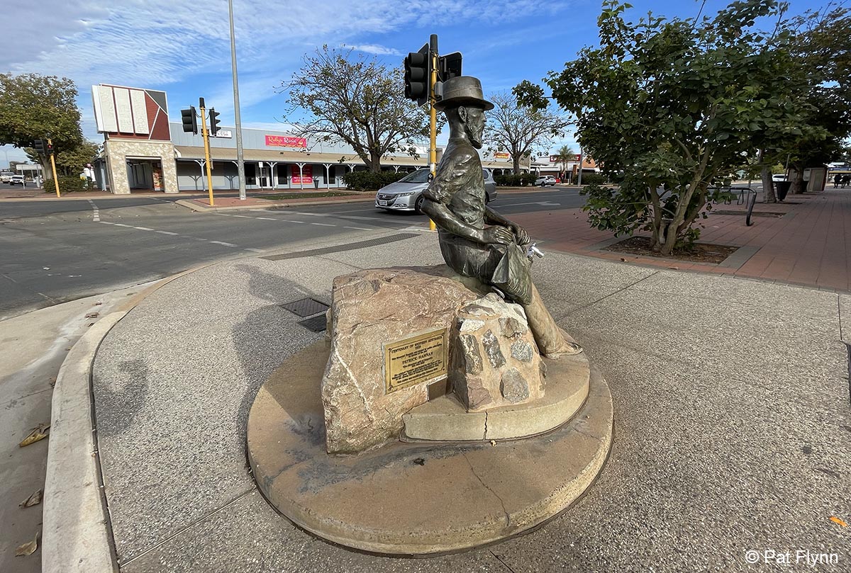 Statue of Irish gold prospector in Australia vandalised