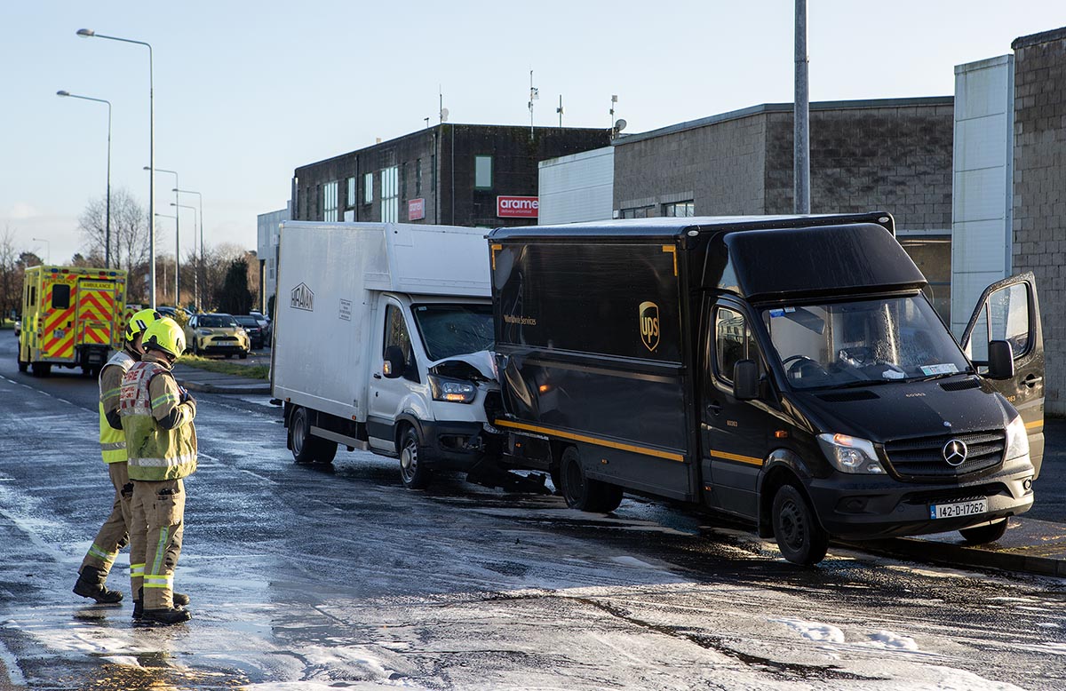 Drivers escape injury in Shannon van collision