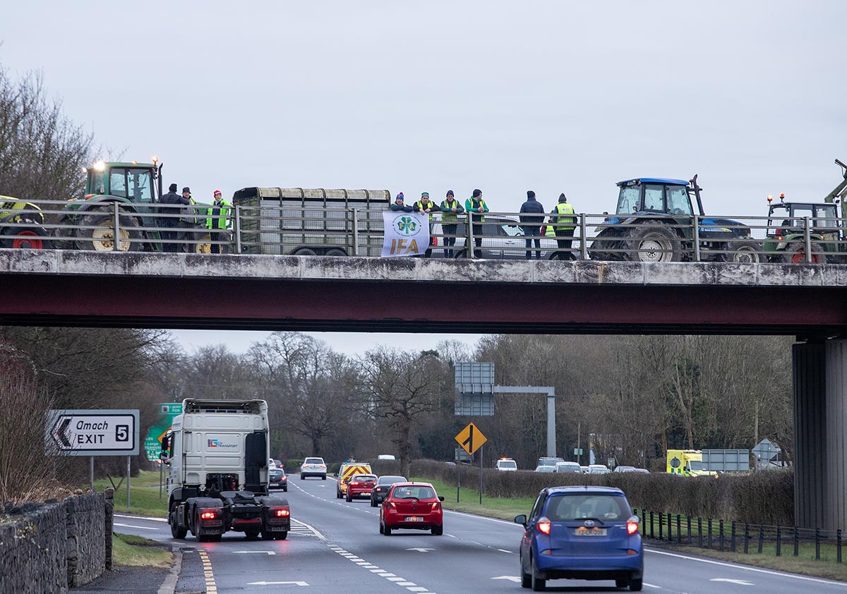 Farmers stage protests on M18/N18 flyovers