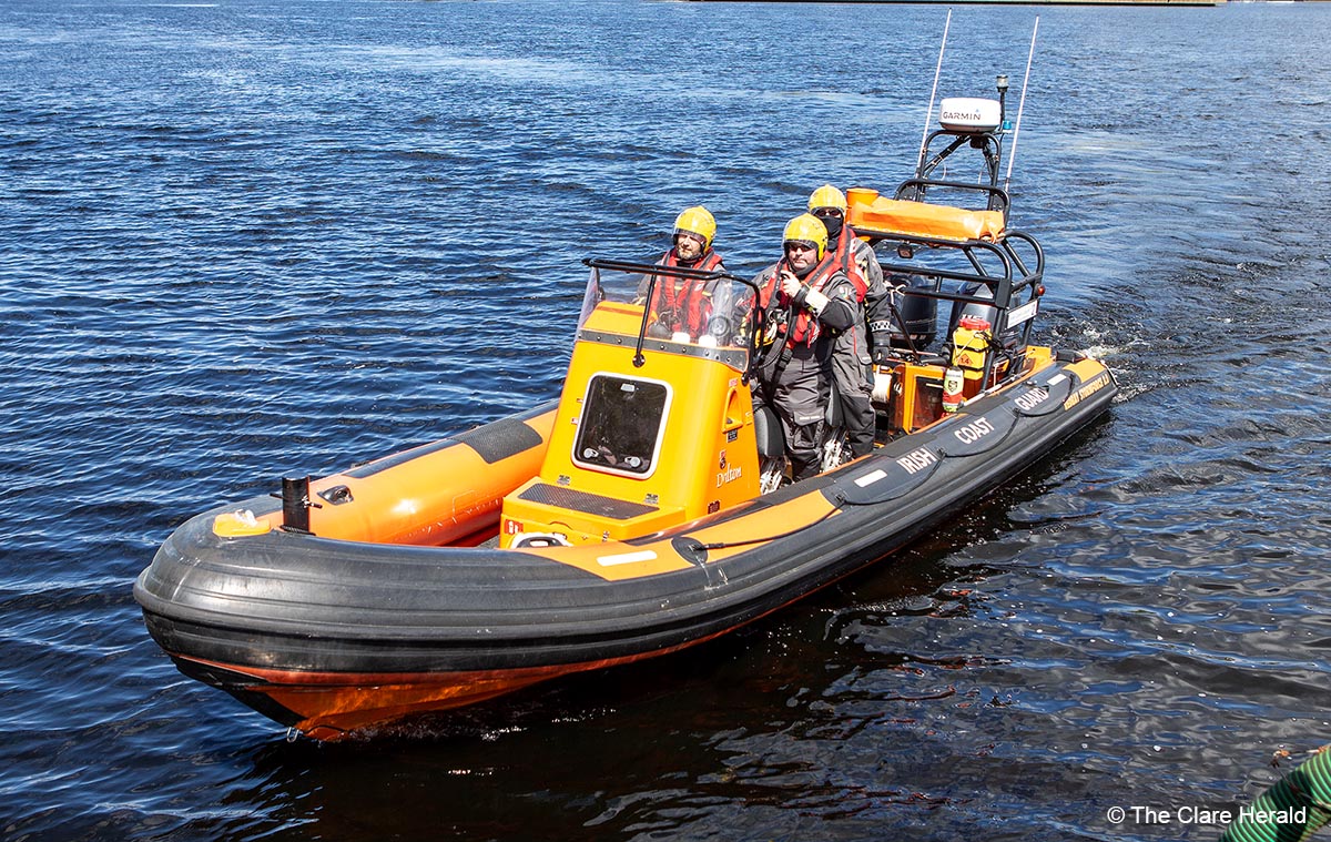 Killaloe Coast Guard tows boat with six occupants to safety
