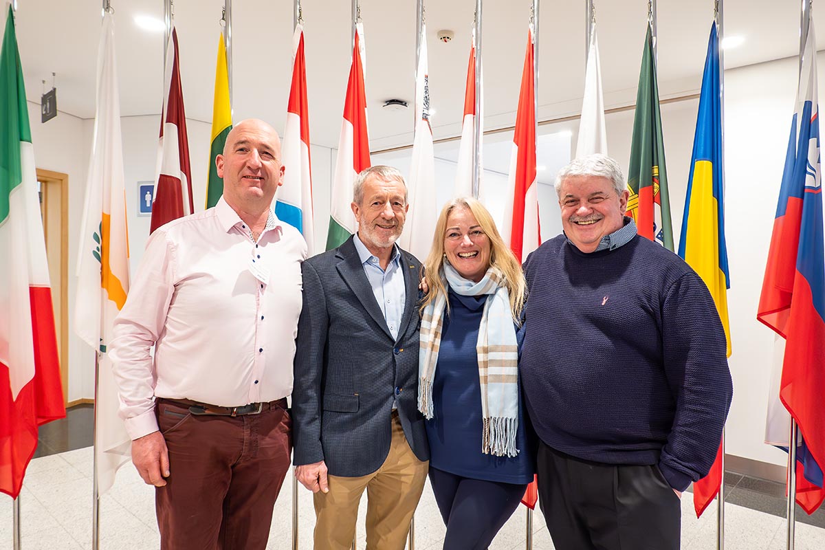 Kelly welcomes Clare Fine Gael councillors to Brussels