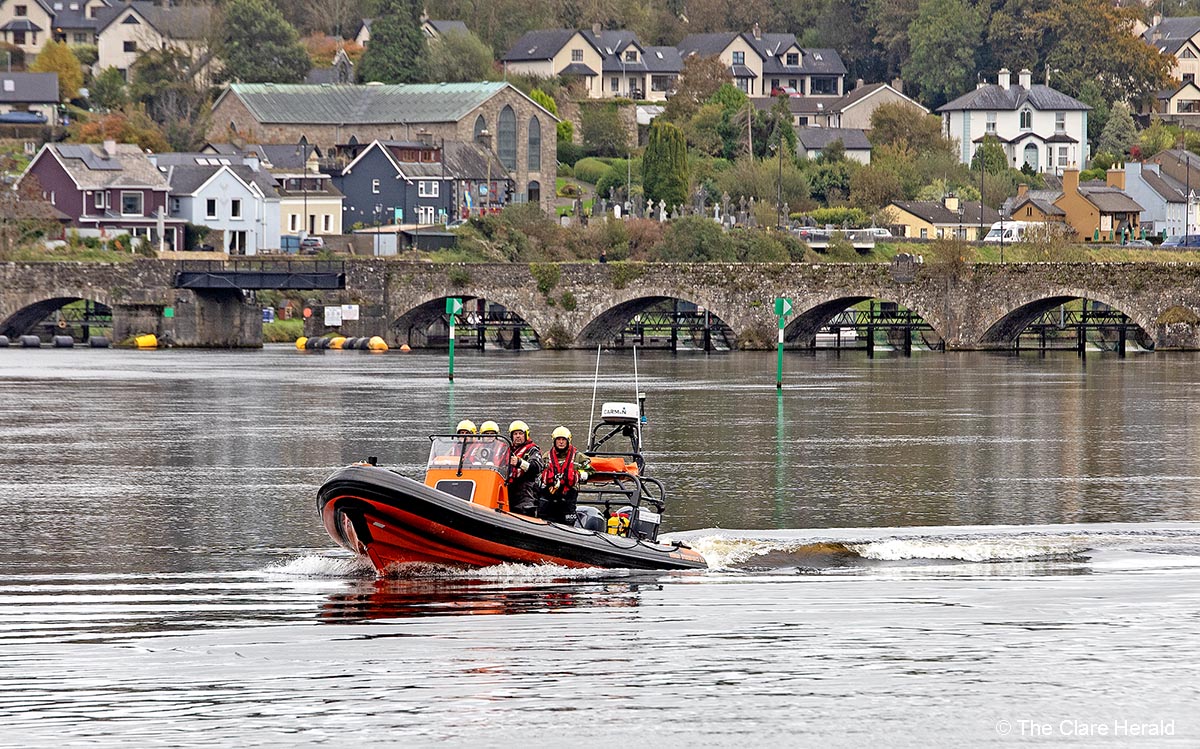 Killaloe Coast Guard tows powerless vessel to safety