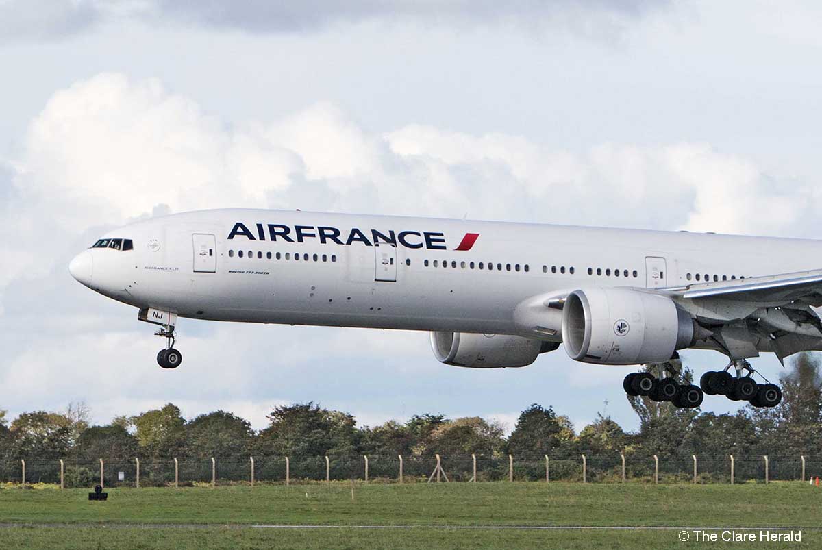 Paris-bound flight diverts to Shannon with ill passenger